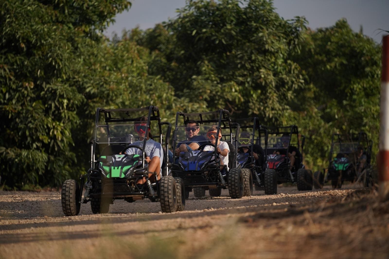 כרטיס זוגי משולב, ביקור בנקרות ונהיגה בבאגי קידס